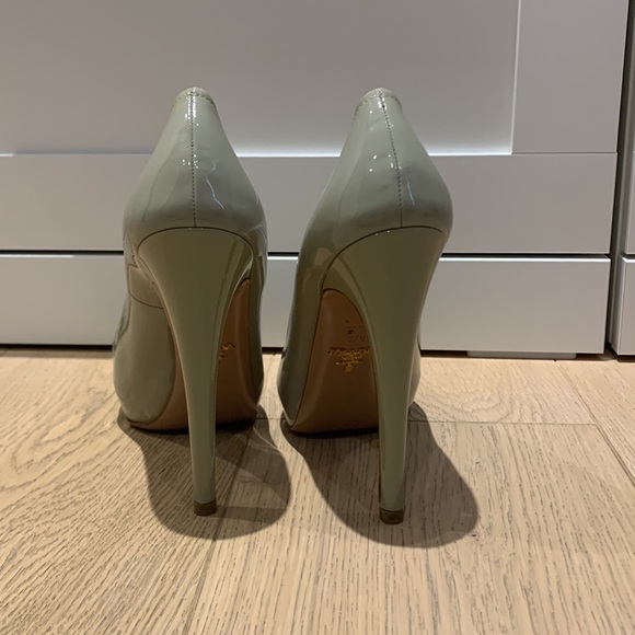 Shiny beige Prada 37,5 very high heels - Picture 3 of 3